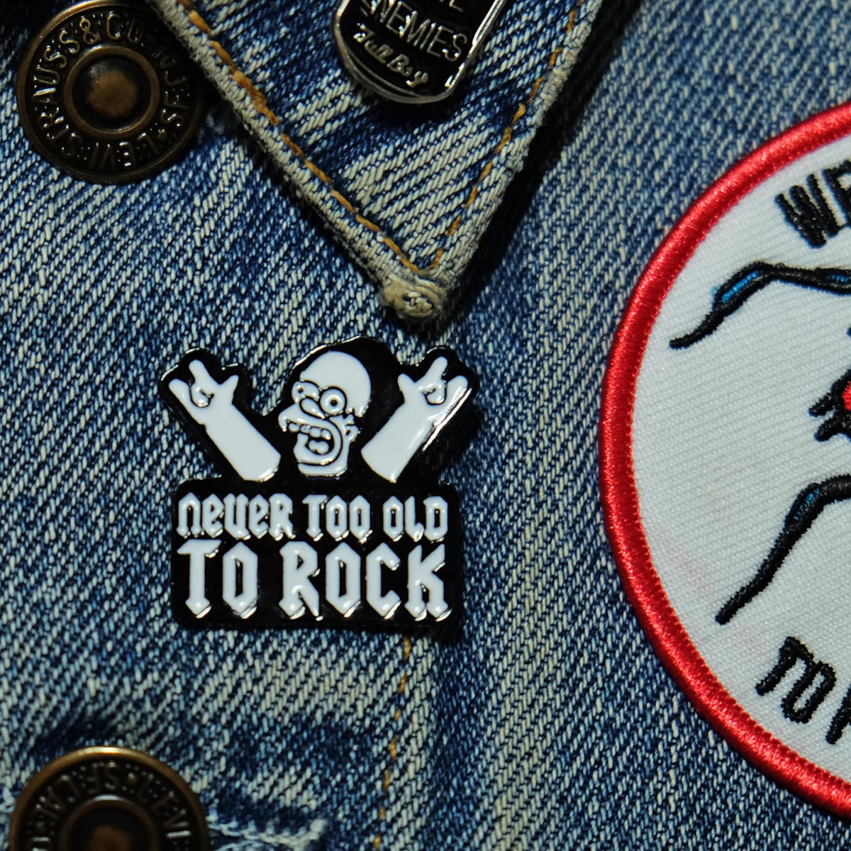 Never to old to rock pin, Homer simpson pin, simpsons enamel pin, rock pin