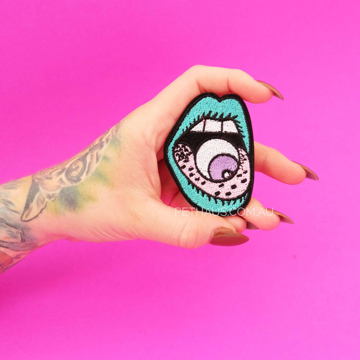 Eyeball embroidered patch 